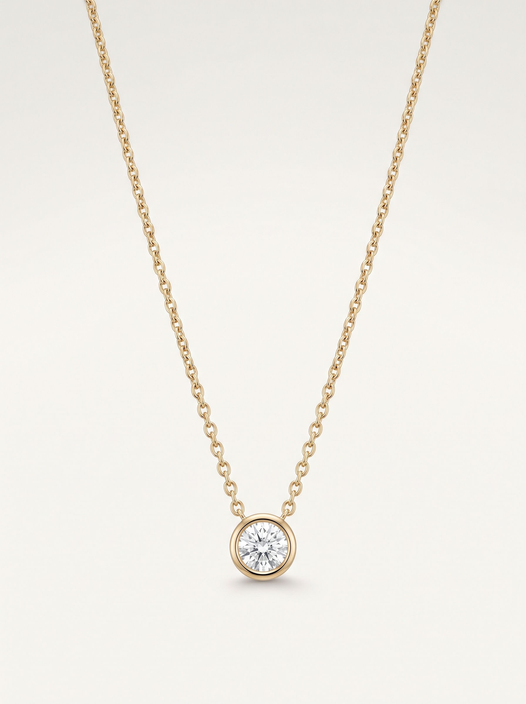 Pendentif diamant serti clos sur chaîne maille forçat en or jaune